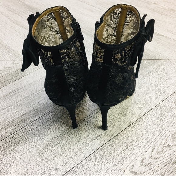 Badgley Mischka | Belle Lace Bow Booties Size 6.5 - Picture 6 of 8